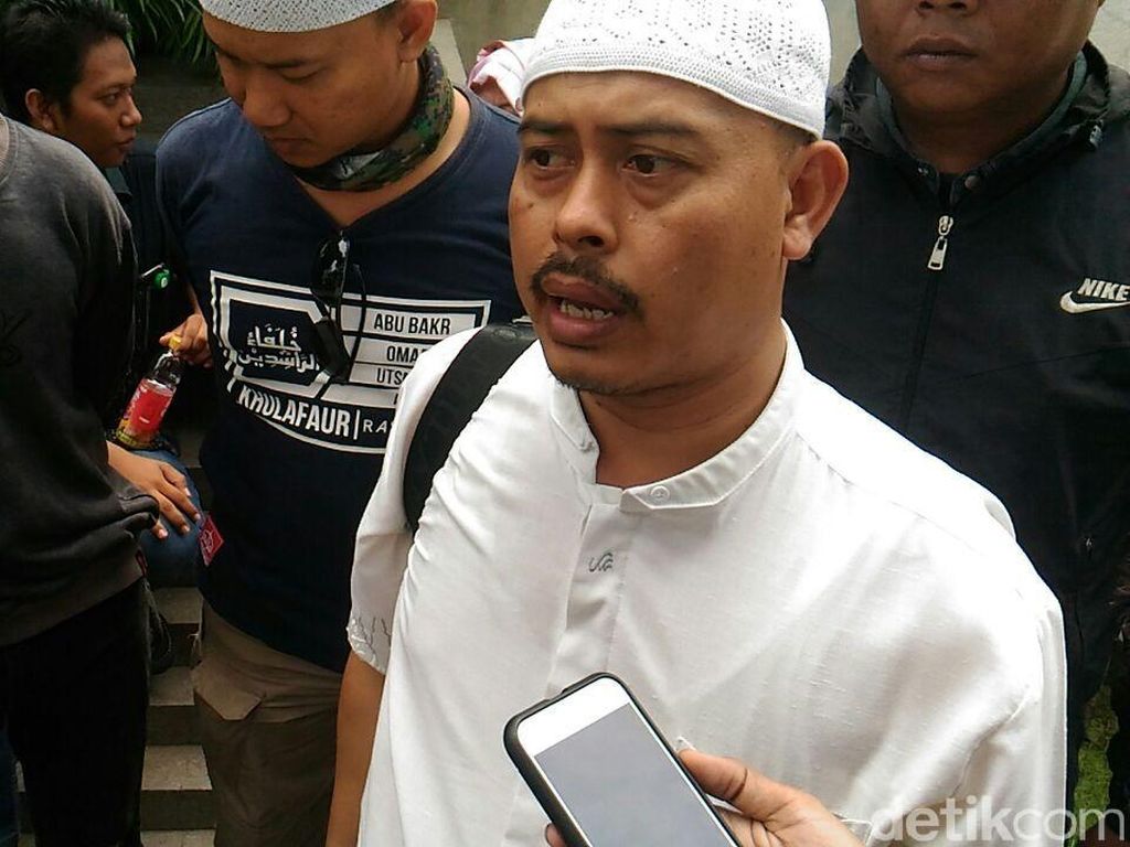Ngabalin Minta Amien Rais Dipecat, PA 212: Titipan dari Istana?